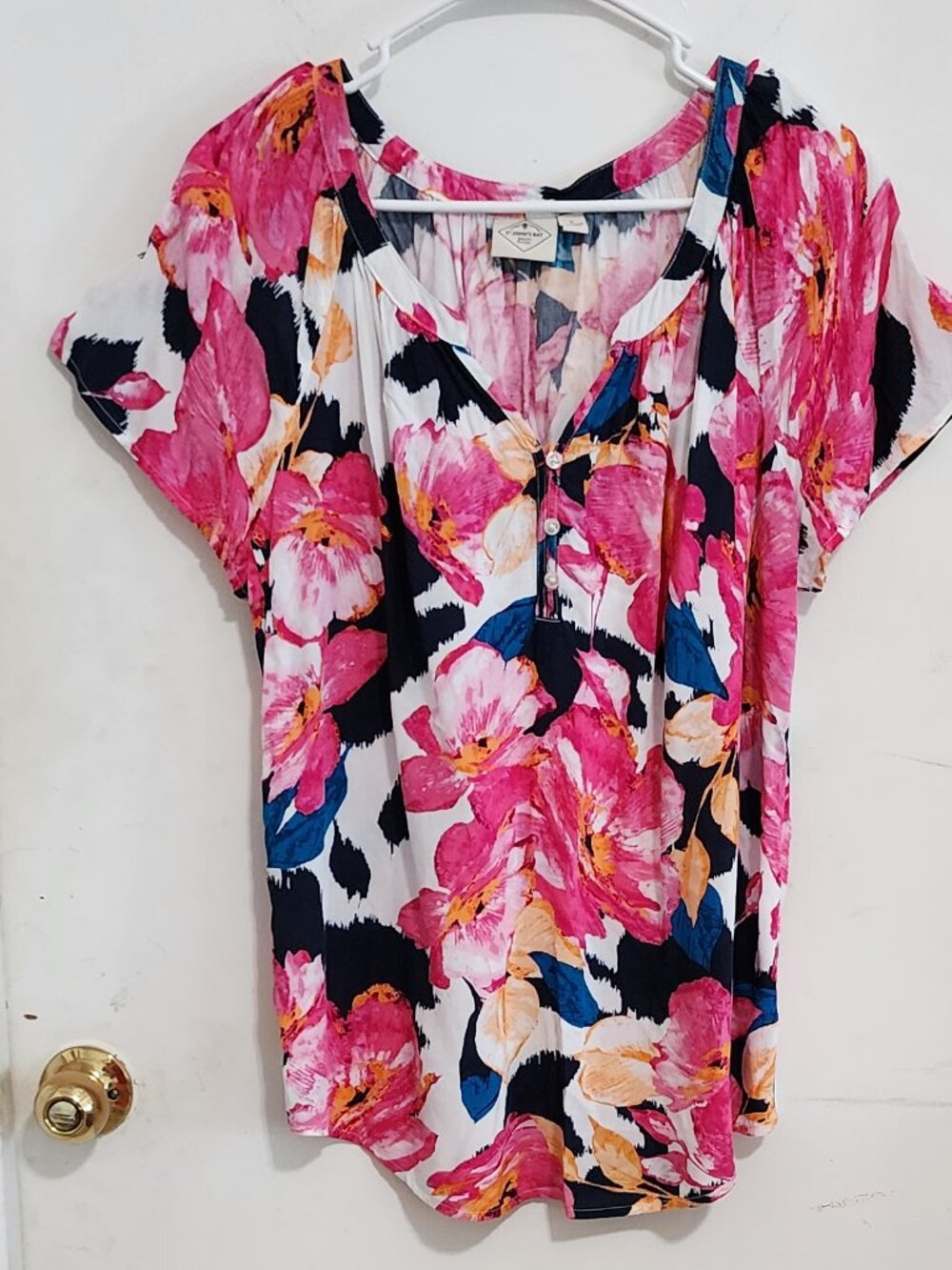 St John's Bay Ladies Tee, Size L